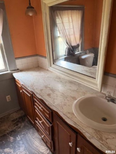 210 LINCOLN Street, Harrisburg, Illinois 62946, 3 Bedrooms Bedrooms, 0 ,1 BathroomBathrooms,Residential,For Sale,LINCOLN,0,RMAEB459090