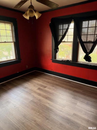 210 LINCOLN Street, Harrisburg, Illinois 62946, 3 Bedrooms Bedrooms, 0 ,1 BathroomBathrooms,Residential,For Sale,LINCOLN,0,RMAEB459090