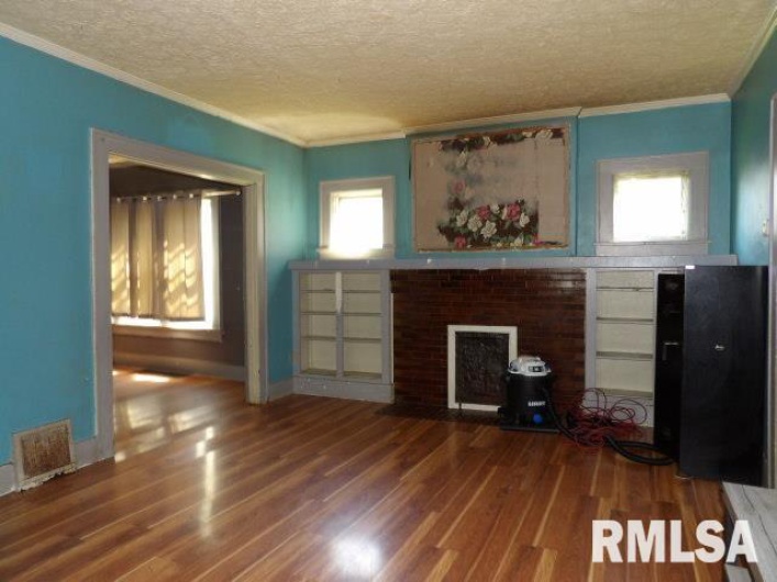 210 LINCOLN Street, Harrisburg, Illinois 62946, 3 Bedrooms Bedrooms, 0 ,1 BathroomBathrooms,Residential,For Sale,LINCOLN,0,RMAEB459090