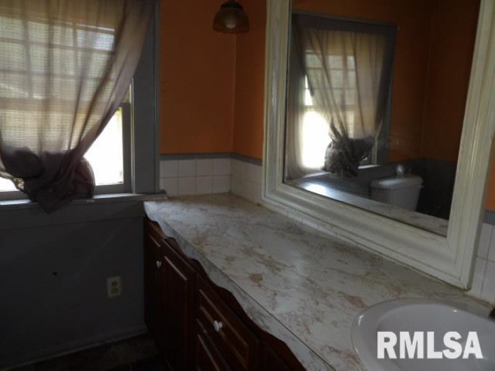 210 LINCOLN Street, Harrisburg, Illinois 62946, 3 Bedrooms Bedrooms, 0 ,1 BathroomBathrooms,Residential,For Sale,LINCOLN,0,RMAEB459090