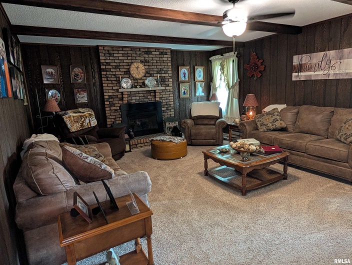 1425 COFFEE Road, Raleigh, Illinois 62977, 3 Bedrooms Bedrooms, 0 ,2 BathroomsBathrooms,Residential,For Sale,COFFEE,0,RMAQC4264820