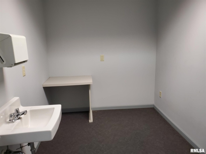 404 COMMERCIAL Street, Harrisburg, Illinois 62946, 0 , 0 ,0,Commercial Sale,For Sale,COMMERCIAL,0,RMAEB459095