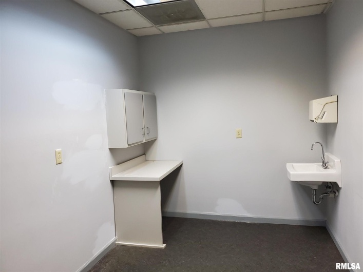 404 COMMERCIAL Street, Harrisburg, Illinois 62946, 0 , 0 ,0,Commercial Sale,For Sale,COMMERCIAL,0,RMAEB459095