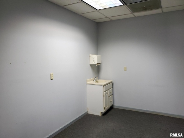 404 COMMERCIAL Street, Harrisburg, Illinois 62946, 0 , 0 ,0,Commercial Sale,For Sale,COMMERCIAL,0,RMAEB459095
