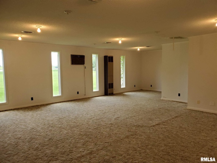 404 COMMERCIAL Street, Harrisburg, Illinois 62946, 0 , 0 ,0,Commercial Sale,For Sale,COMMERCIAL,0,RMAEB459095