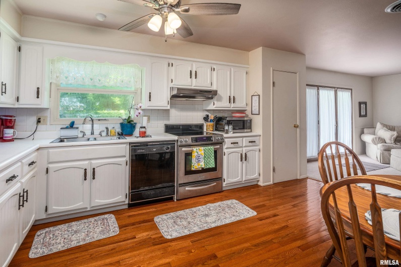3103 WOODLAWN Place, Marion, Illinois 62959, 3 Bedrooms Bedrooms, 0 ,2 BathroomsBathrooms,Residential,For Sale,WOODLAWN,0,RMAQC4265967