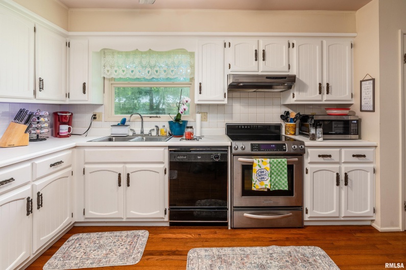 3103 WOODLAWN Place, Marion, Illinois 62959, 3 Bedrooms Bedrooms, 0 ,2 BathroomsBathrooms,Residential,For Sale,WOODLAWN,0,RMAQC4265967