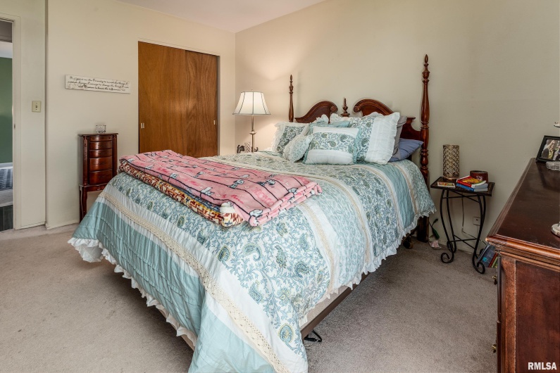 3103 WOODLAWN Place, Marion, Illinois 62959, 3 Bedrooms Bedrooms, 0 ,2 BathroomsBathrooms,Residential,For Sale,WOODLAWN,0,RMAQC4265967