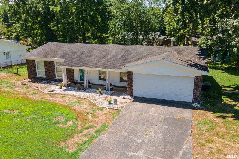 3103 WOODLAWN Place, Marion, Illinois 62959, 3 Bedrooms Bedrooms, 0 ,2 BathroomsBathrooms,Residential,For Sale,WOODLAWN,0,RMAQC4265967