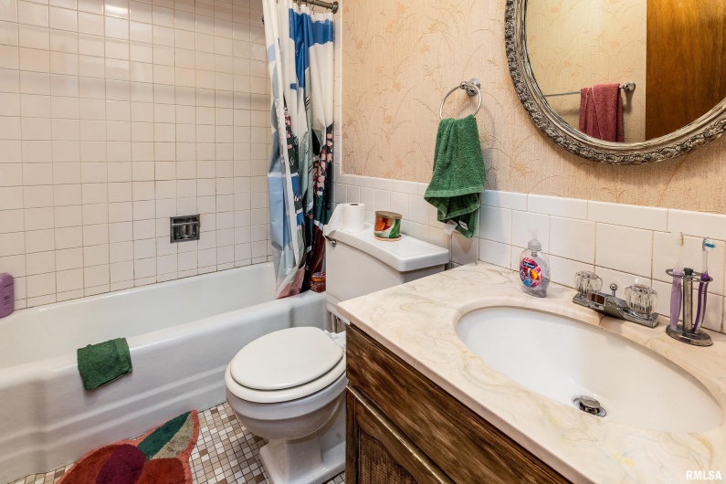 3103 WOODLAWN Place, Marion, Illinois 62959, 3 Bedrooms Bedrooms, 0 ,2 BathroomsBathrooms,Residential,For Sale,WOODLAWN,0,RMAQC4265967