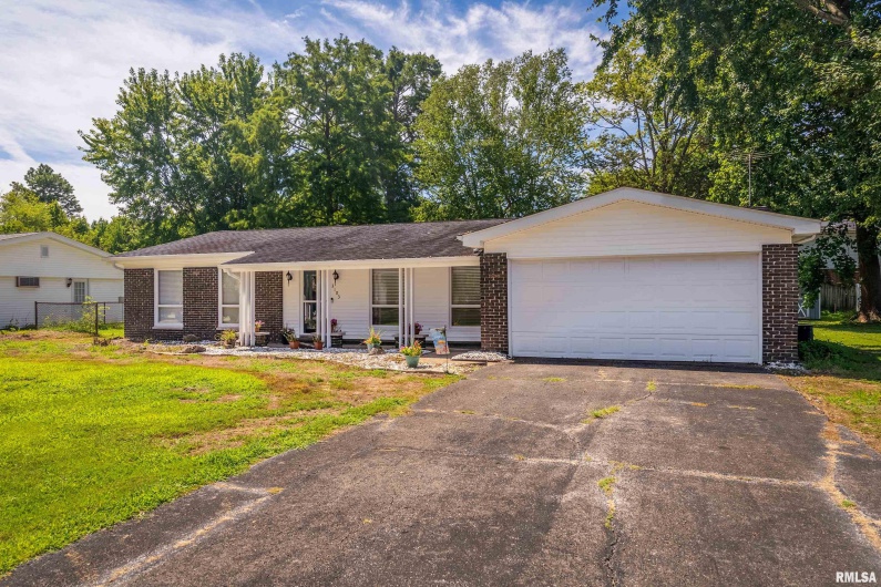 3103 WOODLAWN Place, Marion, Illinois 62959, 3 Bedrooms Bedrooms, 0 ,2 BathroomsBathrooms,Residential,For Sale,WOODLAWN,0,RMAQC4265967