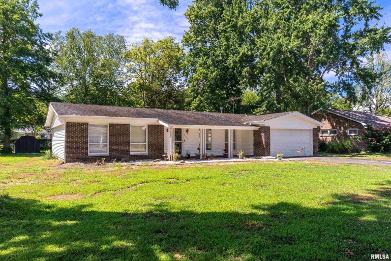 3103 WOODLAWN Place, Marion, Illinois 62959, 3 Bedrooms Bedrooms, 0 ,2 BathroomsBathrooms,Residential,For Sale,WOODLAWN,0,RMAQC4265967