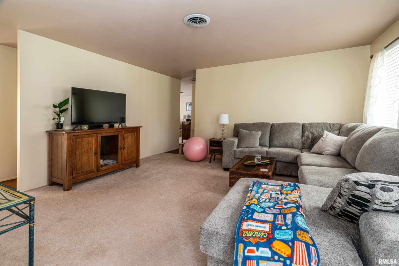 3103 WOODLAWN Place, Marion, Illinois 62959, 3 Bedrooms Bedrooms, 0 ,2 BathroomsBathrooms,Residential,For Sale,WOODLAWN,0,RMAQC4265967