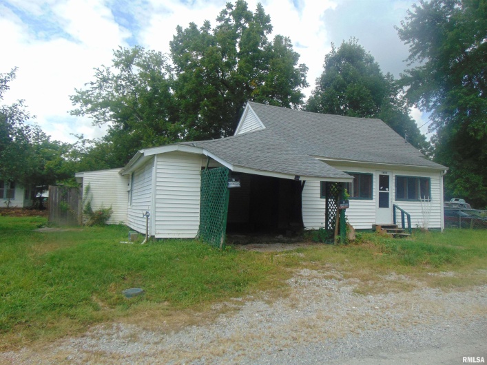 1636 MAIN Avenue, Carterville, Illinois 62918, 3 Bedrooms Bedrooms, 0 ,1 BathroomBathrooms,Residential,For Sale,MAIN,0,RMAQC4265953