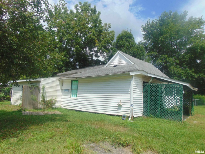 1636 MAIN Avenue, Carterville, Illinois 62918, 3 Bedrooms Bedrooms, 0 ,1 BathroomBathrooms,Residential,For Sale,MAIN,0,RMAQC4265953