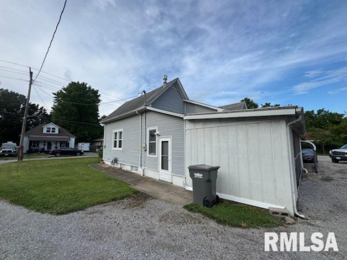 303 Elles Avenue, Carterville, Illinois 62918, 3 Bedrooms Bedrooms, 0 ,2 BathroomsBathrooms,Residential,For Sale,Elles,0,RMAEB458761