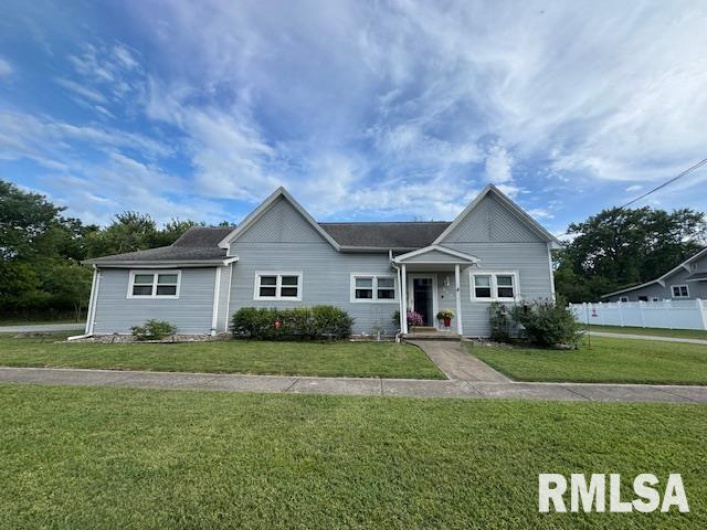 303 Elles Avenue, Carterville, Illinois 62918, 3 Bedrooms Bedrooms, 0 ,2 BathroomsBathrooms,Residential,For Sale,Elles,0,RMAEB458761