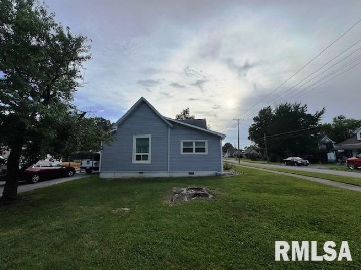 303 Elles Avenue, Carterville, Illinois 62918, 3 Bedrooms Bedrooms, 0 ,2 BathroomsBathrooms,Residential,For Sale,Elles,0,RMAEB458761