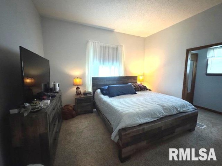 303 Elles Avenue, Carterville, Illinois 62918, 3 Bedrooms Bedrooms, 0 ,2 BathroomsBathrooms,Residential,For Sale,Elles,0,RMAEB458761