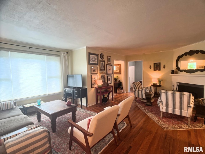 901 JOHNSON Avenue, Carbondale, Illinois 62901, 3 Bedrooms Bedrooms, 0 ,2 BathroomsBathrooms,Residential,For Sale,JOHNSON,0,RMAEB459100