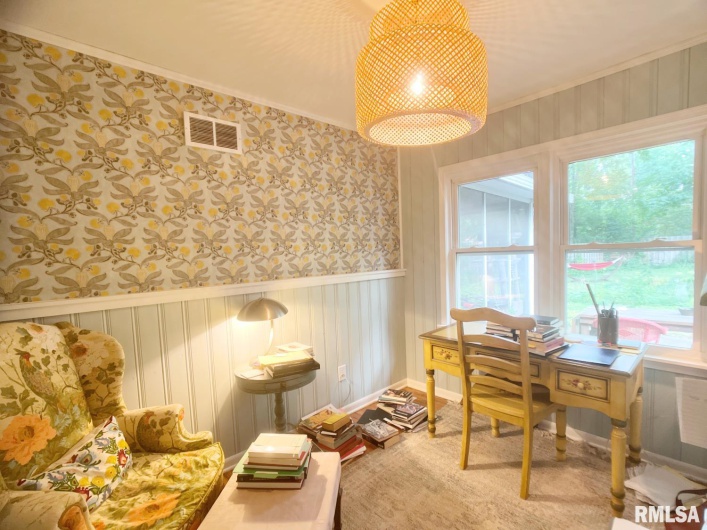 901 JOHNSON Avenue, Carbondale, Illinois 62901, 3 Bedrooms Bedrooms, 0 ,2 BathroomsBathrooms,Residential,For Sale,JOHNSON,0,RMAEB459100