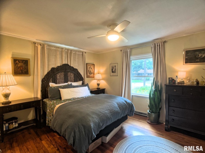 901 JOHNSON Avenue, Carbondale, Illinois 62901, 3 Bedrooms Bedrooms, 0 ,2 BathroomsBathrooms,Residential,For Sale,JOHNSON,0,RMAEB459100