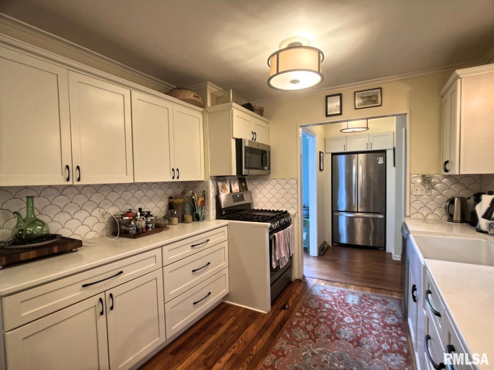 901 JOHNSON Avenue, Carbondale, Illinois 62901, 3 Bedrooms Bedrooms, 0 ,2 BathroomsBathrooms,Residential,For Sale,JOHNSON,0,RMAEB459100