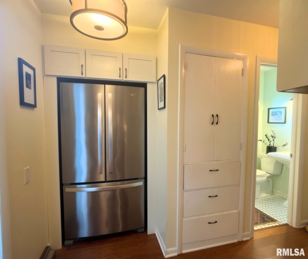 901 JOHNSON Avenue, Carbondale, Illinois 62901, 3 Bedrooms Bedrooms, 0 ,2 BathroomsBathrooms,Residential,For Sale,JOHNSON,0,RMAEB459100