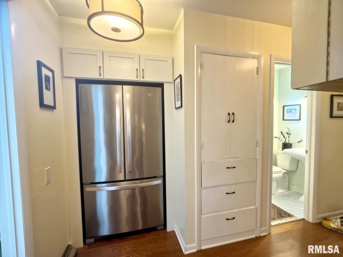 901 JOHNSON Avenue, Carbondale, Illinois 62901, 3 Bedrooms Bedrooms, 0 ,2 BathroomsBathrooms,Residential,For Sale,JOHNSON,0,RMAEB459100