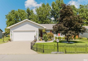 1203 Hadfield Street, Marion, Illinois 62959, 3 Bedrooms Bedrooms, 0 ,2 BathroomsBathrooms,Residential,For Sale,Hadfield,0,RMAEB459107