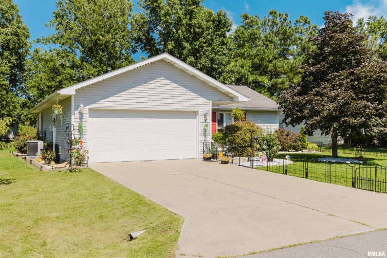 1203 Hadfield Street, Marion, Illinois 62959, 3 Bedrooms Bedrooms, 0 ,2 BathroomsBathrooms,Residential,For Sale,Hadfield,0,RMAEB459107