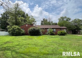 1403 Hendrickson Street, Marion, Illinois 62959, 3 Bedrooms Bedrooms, 0 ,2 BathroomsBathrooms,Residential,For Sale,Hendrickson,0,RMAEB459109