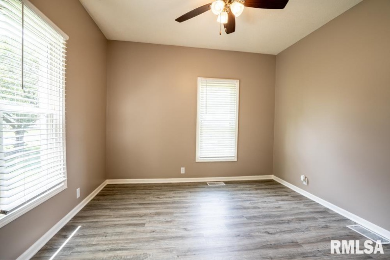 1206 BOULEVARD Street, Marion, Illinois 62959, 2 Bedrooms Bedrooms, 0 ,1 BathroomBathrooms,Residential,For Sale,BOULEVARD,0,RMAQC4266017