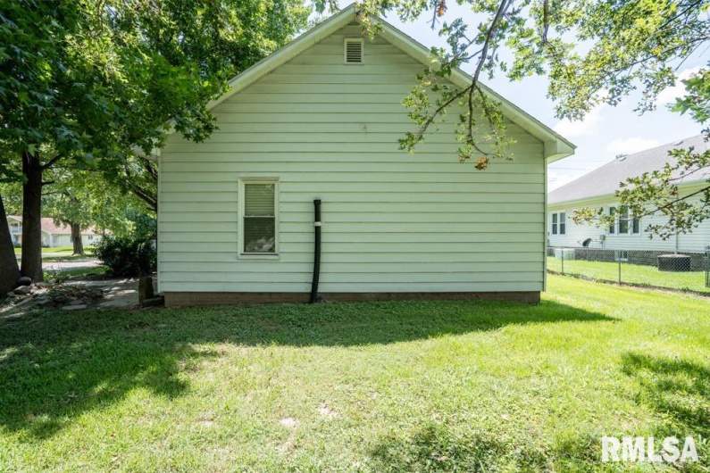 1206 BOULEVARD Street, Marion, Illinois 62959, 2 Bedrooms Bedrooms, 0 ,1 BathroomBathrooms,Residential,For Sale,BOULEVARD,0,RMAQC4266017