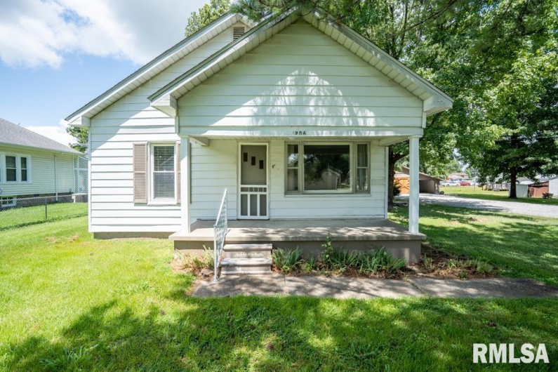 1206 BOULEVARD Street, Marion, Illinois 62959, 2 Bedrooms Bedrooms, 0 ,1 BathroomBathrooms,Residential,For Sale,BOULEVARD,0,RMAQC4266017