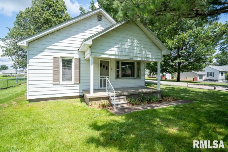 1206 BOULEVARD Street, Marion, Illinois 62959, 2 Bedrooms Bedrooms, 0 ,1 BathroomBathrooms,Residential,For Sale,BOULEVARD,0,RMAQC4266017