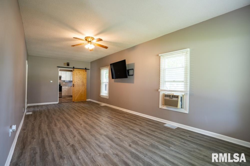 1206 BOULEVARD Street, Marion, Illinois 62959, 2 Bedrooms Bedrooms, 0 ,1 BathroomBathrooms,Residential,For Sale,BOULEVARD,0,RMAQC4266017
