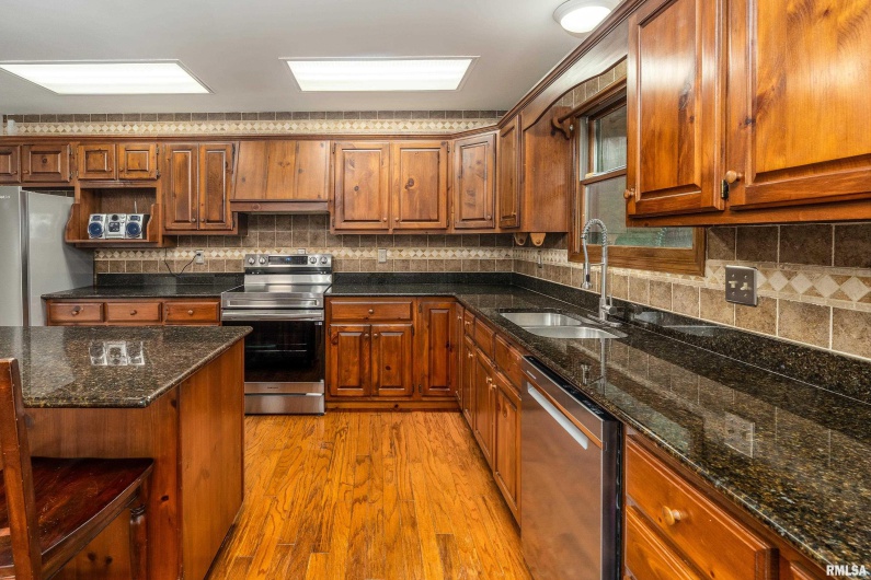 17937 Caplinger Pond Road, Marion, Illinois 62959, 4 Bedrooms Bedrooms, 0 ,3 BathroomsBathrooms,Residential,For Sale,Caplinger Pond,0,RMAEB459114