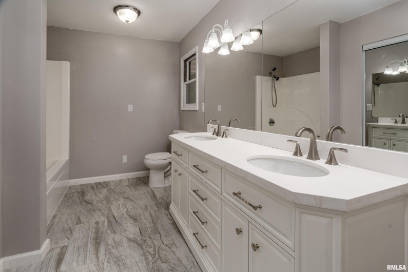 17937 Caplinger Pond Road, Marion, Illinois 62959, 4 Bedrooms Bedrooms, 0 ,3 BathroomsBathrooms,Residential,For Sale,Caplinger Pond,0,RMAEB459114