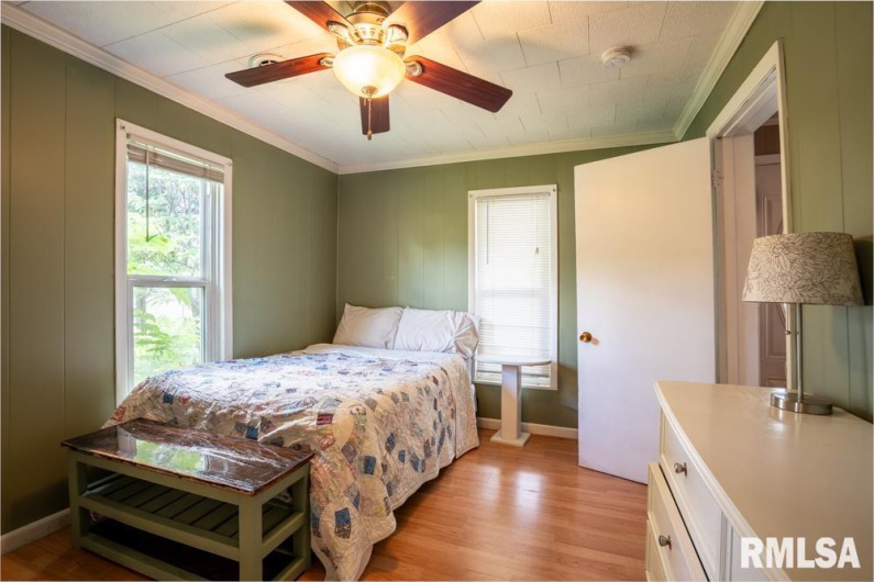 212 BROADWAY, Goreville, Illinois 62939, 3 Bedrooms Bedrooms, 0 ,2 BathroomsBathrooms,Residential,For Sale,BROADWAY,0,RMAQC4266036
