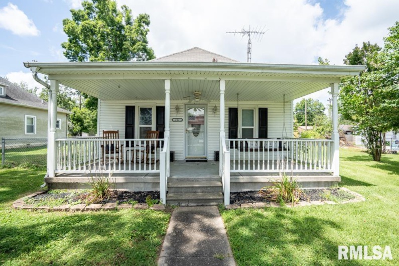 212 BROADWAY, Goreville, Illinois 62939, 3 Bedrooms Bedrooms, 0 ,2 BathroomsBathrooms,Residential,For Sale,BROADWAY,0,RMAQC4266036