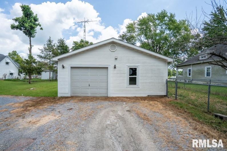 212 BROADWAY, Goreville, Illinois 62939, 3 Bedrooms Bedrooms, 0 ,2 BathroomsBathrooms,Residential,For Sale,BROADWAY,0,RMAQC4266036