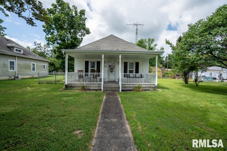 212 BROADWAY, Goreville, Illinois 62939, 3 Bedrooms Bedrooms, 0 ,2 BathroomsBathrooms,Residential,For Sale,BROADWAY,0,RMAQC4266036