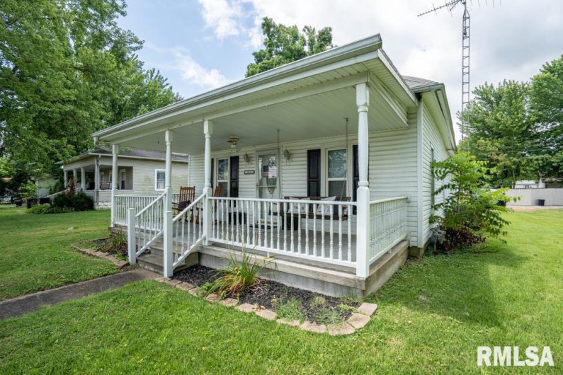 212 BROADWAY, Goreville, Illinois 62939, 3 Bedrooms Bedrooms, 0 ,2 BathroomsBathrooms,Residential,For Sale,BROADWAY,0,RMAQC4266036