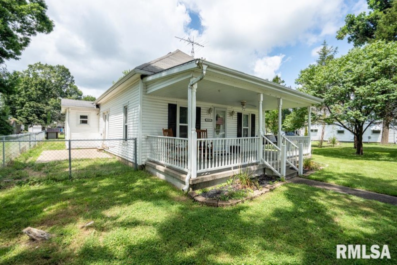 212 BROADWAY, Goreville, Illinois 62939, 3 Bedrooms Bedrooms, 0 ,2 BathroomsBathrooms,Residential,For Sale,BROADWAY,0,RMAQC4266036