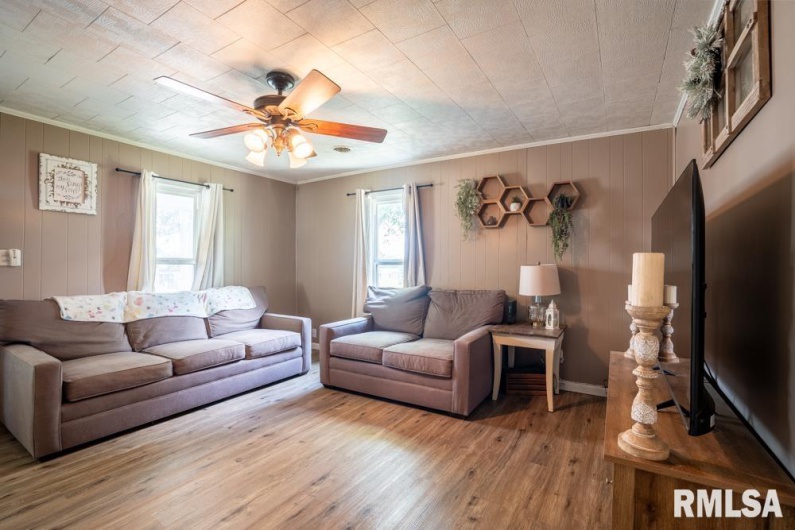 212 BROADWAY, Goreville, Illinois 62939, 3 Bedrooms Bedrooms, 0 ,2 BathroomsBathrooms,Residential,For Sale,BROADWAY,0,RMAQC4266036