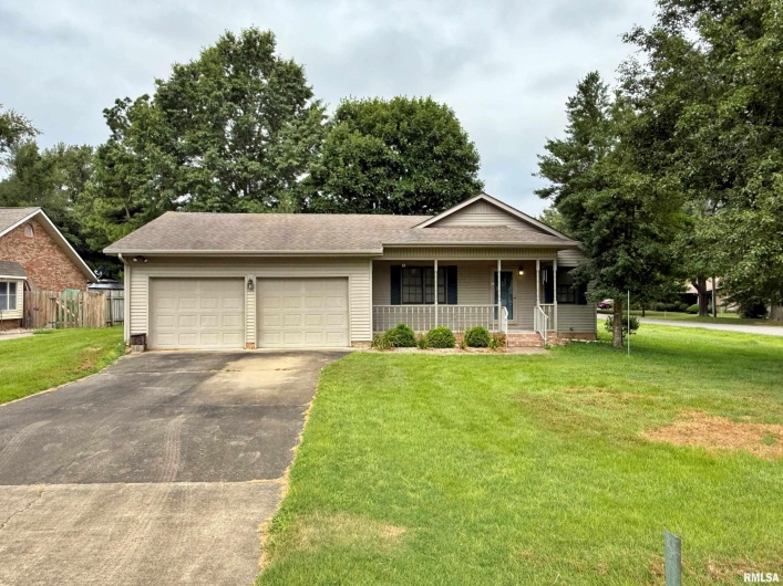 53 JAMES Drive, Metropolis, Illinois 62960, 3 Bedrooms Bedrooms, 0 ,2 BathroomsBathrooms,Residential,For Sale,JAMES,0,RMAEB459118