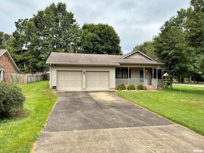 53 JAMES Drive, Metropolis, Illinois 62960, 3 Bedrooms Bedrooms, 0 ,2 BathroomsBathrooms,Residential,For Sale,JAMES,0,RMAEB459118