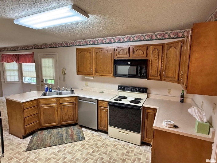 53 JAMES Drive, Metropolis, Illinois 62960, 3 Bedrooms Bedrooms, 0 ,2 BathroomsBathrooms,Residential,For Sale,JAMES,0,RMAEB459118