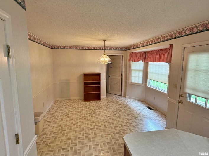 53 JAMES Drive, Metropolis, Illinois 62960, 3 Bedrooms Bedrooms, 0 ,2 BathroomsBathrooms,Residential,For Sale,JAMES,0,RMAEB459118